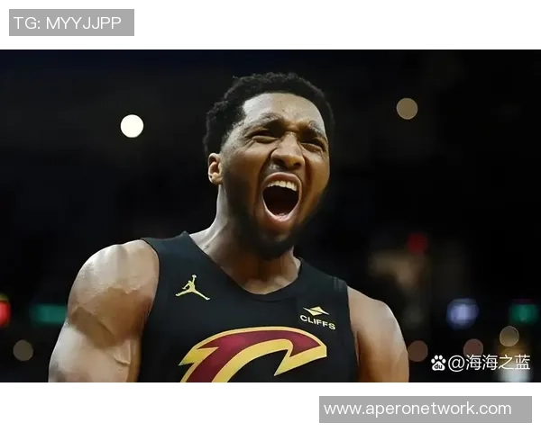 米切尔称斯特鲁斯为拼命狂人强调球队需要这种拼搏精神的狠角色 米切尔称斯特鲁斯为拼命狂人强调球队需要这种拼搏精神的狠角色
