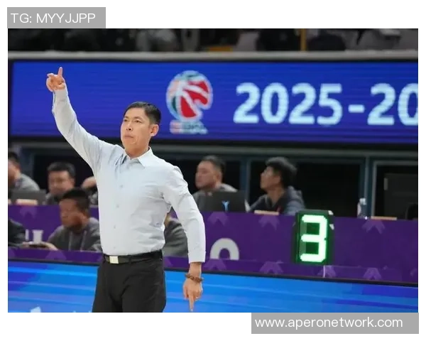 张庆鹏点评球队防守表现称第一节失30分无犯规显示防守软弱需加强